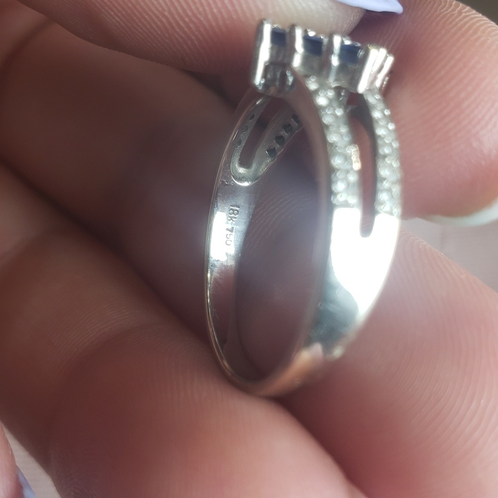 18kt wg sapphire and diamond ring - Picture 2 of 4